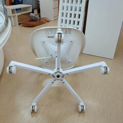 IKEA☆ホワイトチェア☆美品、キャスター付【浜村鹿野温泉ICから3分 買取本舗 宮本リサイクル 営業時間9～19時 定休日水曜のみ←連絡できませんm(_ _)m】の画像