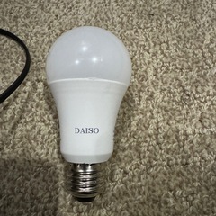 ELPAコード付E26ソケット　ダイソーLED E26電球付きの画像