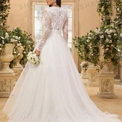 【結婚式/ウェディング】エレガントなAラインのウェディングドレスの画像
