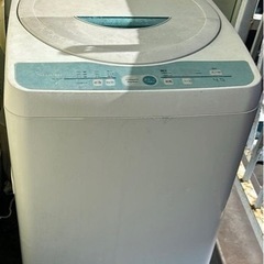 冷蔵庫、洗濯機、テーブルセット、ガスコンロの画像