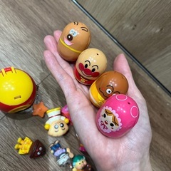 細々したアンパンマンのおもちゃの画像