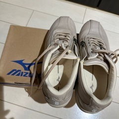ミズノ　スニーカー
