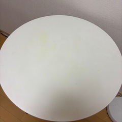 丸型テーブルの画像