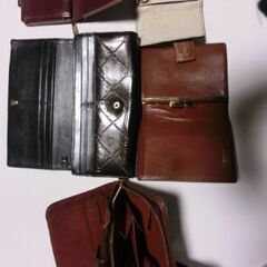 ★ブランド5点財布他（Lous Vuitton１点、Givenchyが２点。Pinky＆Dianne１点,とGucciのキーケース１点）状態中古、ルイヴィトン財布はチャックがかみ合わない、傷み有、画像参照、★👉お手数をおかけします、お問い合わせ前にプロフィール必読ですの画像