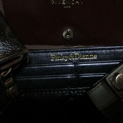 ★ブランド5点財布他（Lous Vuitton１点、Givenchyが２点。Pinky＆Dianne１点,とGucciのキーケース１点）状態中古、ルイヴィトン財布はチャックがかみ合わない、傷み有、画像参照、★👉お手数をおかけします、お問い合わせ前にプロフィール必読ですの画像