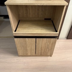 引取先決まりました【無料/お譲りします】レンジ台 収納あり の画像
