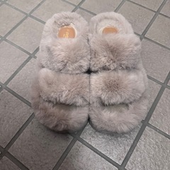 厚底ファーサンダル