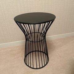 中古 美品 BoConcept(ボーコンセプト) シンプルで洗練されたデザインのキャスター付きガラストップサイドテーブル(コーヒーテーブル、エンド テーブル、花台、飾り台、北欧)(定価約9万円)(R-076030) | ラフジュ工房