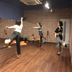 【浦和】12/8 日曜開催‼️ママのためのヨガ、はじめての大人バレエの画像