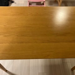 4人掛けダイニングテーブルの画像