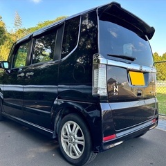 安心の1年保証付き‼️24年式！月々1.2万円〜分割払い可❗️ 車検2年付き！【名義変更代込み】大人気☆ホンダ N-BOXカスタム☆ステアリングスイッチ付き☆HDDナビ付き☆走行中DVD見れます☆電動スライドドア☆ドラレコ付き☆スマートキー☆フルオートエアコン☆そのまま乗って帰れます❗️の画像