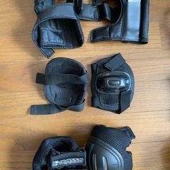 インラインスケート用防具とヘルメット一式子供用の画像