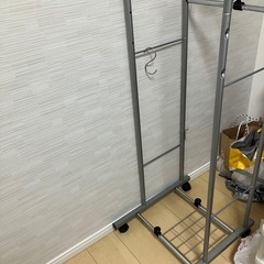 滑車付き　ラック