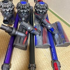 【セット】ダイソン　掃除機　ジャンク　通電確認OK　ヘッド稼働OKの画像