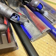 【セット】ダイソン　掃除機　ジャンク　通電確認OK　ヘッド稼働OKの画像