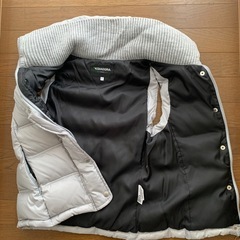 美品❣️ディアドラ防寒ベストシルバーの画像