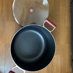 美品❣️ガラス蓋付き大型鍋ふっ素樹脂加工 IH対応32cmの画像