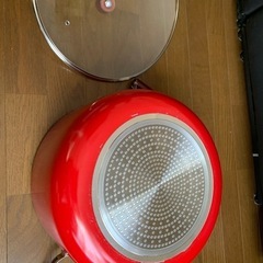 美品❣️ガラス蓋付き大型鍋ふっ素樹脂加工 IH対応32cmの画像