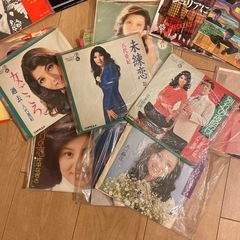 中古　レコード　まとめて約３０枚　昭和レトロ　昭和歌謡　チェッカーズ　テレサテン　ナウシカなどの画像