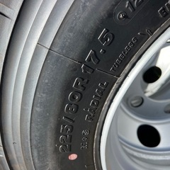 激安　トラック4トン車　新品タイヤ2本、ホイールセットの画像