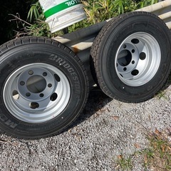 激安　トラック4トン車　新品タイヤ2本、ホイールセットの画像