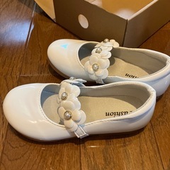 新品未使用　19サイズ（17.5センチ〜18.5センチくらい）　　フォーマルシューズ　ドレスシューズ　白　の画像