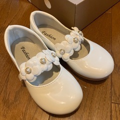 新品未使用　19サイズ（17.5センチ〜18.5センチくらい）　　フォーマルシューズ　ドレスシューズ　白　の画像