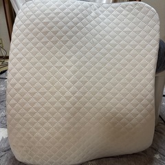 ニトリ　肩・首・背中も支える枕　　