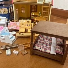 シルバニア、はじめてのお家や小物、ピザ屋さん、ファミリーワゴンの画像