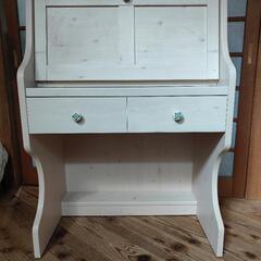 白い折りたたみ式ライティングデスク