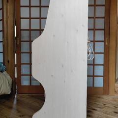 白い折りたたみ式ライティングデスクの画像