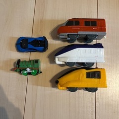 プラレール っぽいおもちゃ、車、トミカ