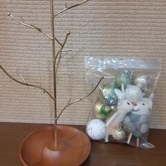 ニトリ　ツリーとクリスマスオーナメントの画像