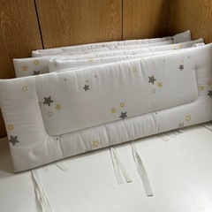 ベッドガード　ベビーベッドクッション　星柄　の画像