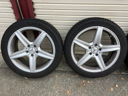 車のパーツ タイヤ、ホイール