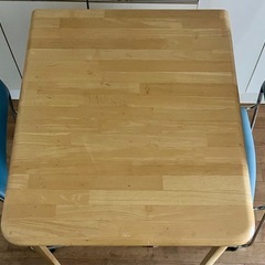 テーブル(椅子付き)の画像