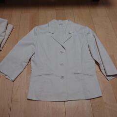 ベージュ　ジャケット