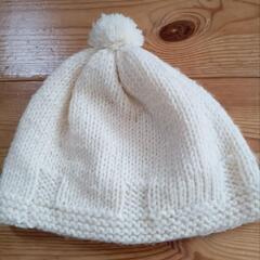 手編みキッズニット帽の画像