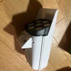 ソーラーパネル付きLEDライト　監視カメラ風