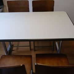 オフィース　机・椅子（4脚）　セットです。の画像