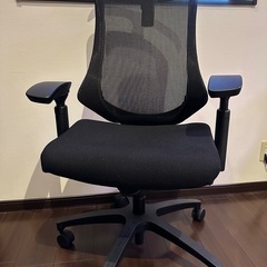 イトーキ オフィスチェア可動肘 メッシュバック ハイバック ハンガー付の画像