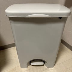 ペダル付ゴミ箱（35リットル）