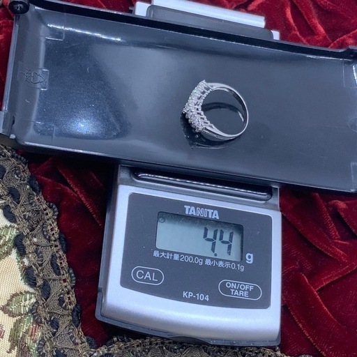 pt900 V型　ダイヤ　リング　4.4g 1ct