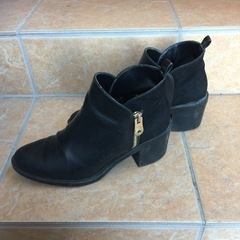 ZARA ショートブーツ 38(24cmくらい) ジッパーの画像