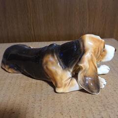 ビーグル犬陶器置物の画像