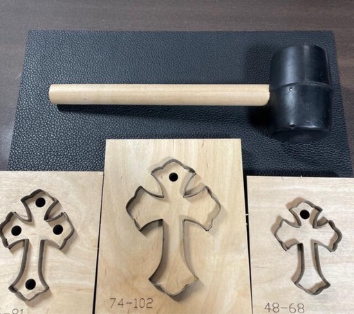 《完売品》クロスパッチ作成キット　カスタムデニム　クロムハーツ　リーバイスデニム