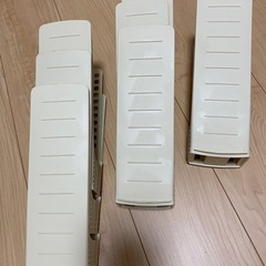 ダイソーのシューズラック(ベージュ色)7個の画像