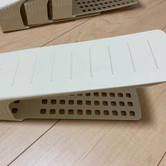 ダイソーのシューズラック(ベージュ色)7個