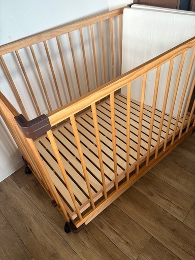 ファルスカ　ベビーベッド　　　