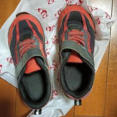 スニーカー　運動靴　19cm